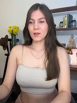 Snapshot of AmelieLaurent_ chatting on 02-11-25, 07:16 AmelieLaurent online show from 02-11-25, 07:16