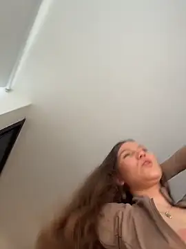 AmelieLaurent  online show from 04-04-26, 05:32