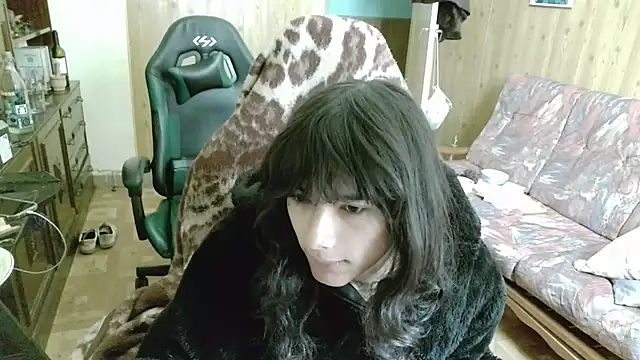 Snapshot of calliemaggotbone chatting on 12-03-25, 10:57 calliemaggotbone online show from 12-03-25, 10:57