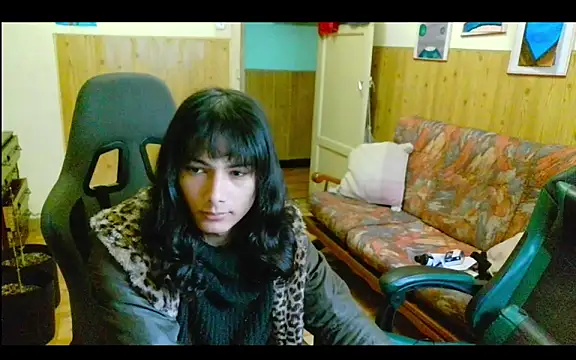 Snapshot of calliemaggotbone chatting on 12-20-25, 02:13 calliemaggotbone online show from 12-20-25, 02:13