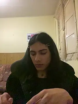 Snapshot of calliemaggotbone chatting on 04-15-26, 07:58 calliemaggotbone online show from 04-15-26, 07:58