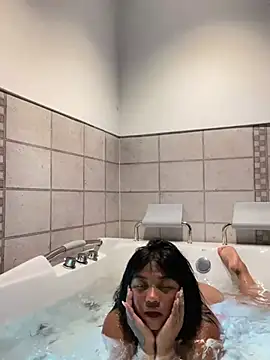 Snapshot of Emily_restrepo chatting on 01-03-25, 12:43 Emily restrepo online show from 01-03-25, 12:43