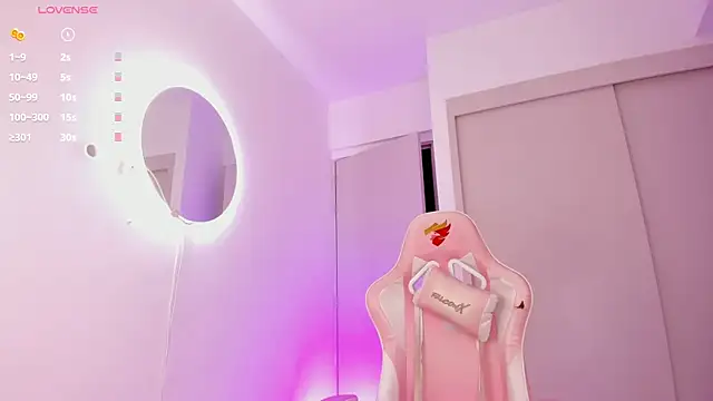 Snapshot of mia_yourmommy chatting on 11-13-25, 03:27 mia yourmommy online show from 11-13-25, 03:27