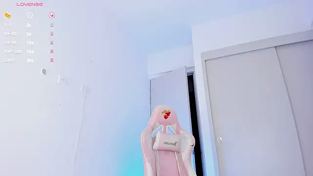 Snapshot of mia_yourmommy chatting on 12-04-25, 12:53 mia yourmommy online show from 12-04-25, 12:53