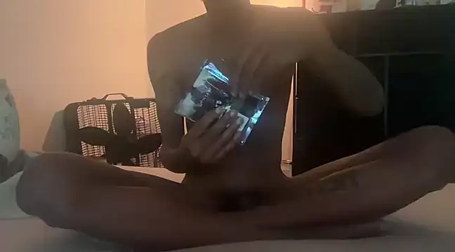 Snapshot of ITSONLYKENNY chatting on 02-19-25, 10:23 ITSONLYKENNY online show from 02-19-25, 10:23