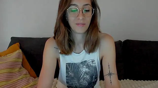Snapshot of DesireMore90 chatting on 05-05-26, 04:15 DesireMore90 online show from 05-05-26, 04:15