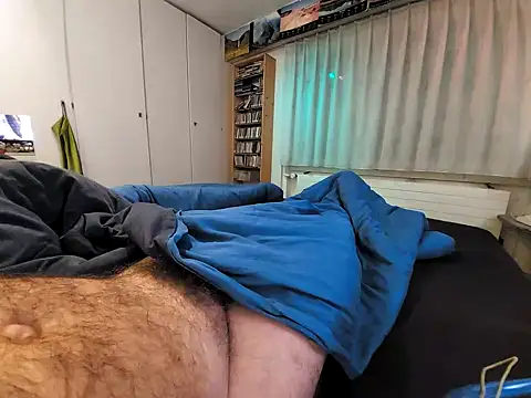 Snapshot of Ettarak chatting on 12-21-24, 10:19 Ettarak online show from 12-21-24, 10:19