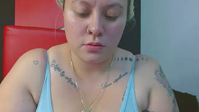 Snapshot of miley_jensen chatting on 10-22-25, 10:20 miley jensen online show from 10-22-25, 10:20