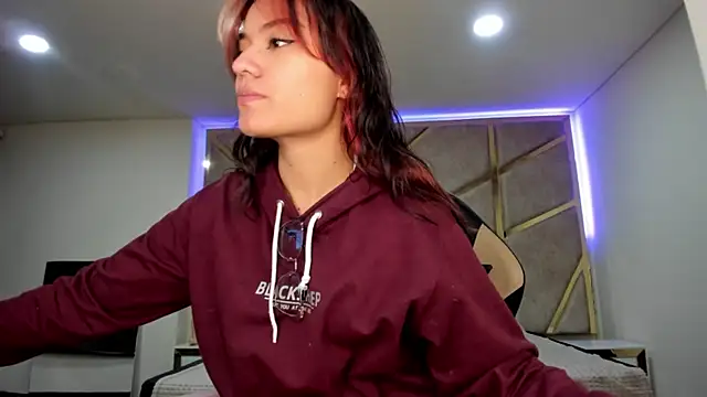 Snapshot of nahia_low chatting on 02-27-25, 03:36 nahia low online show from 02-27-25, 03:36