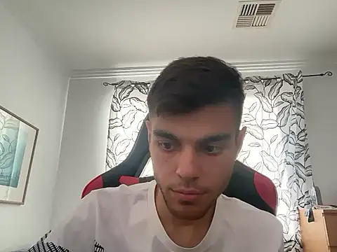 Snapshot of Omarnede chatting on 12-22-25, 10:34 Omarnede online show from 12-22-25, 10:34