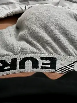 Snapshot of felix_dion chatting on 10-22-25, 07:24 felix dion online show from 10-22-25, 07:24