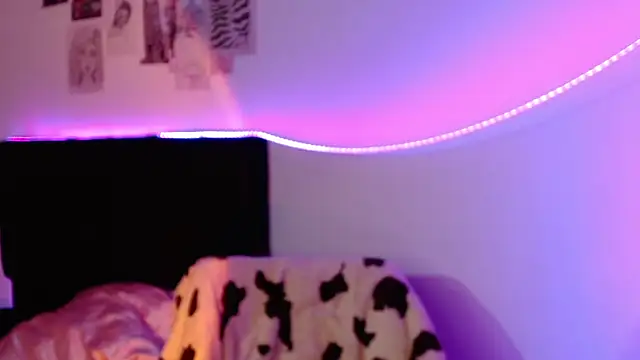 Snapshot of Coralinnee_ chatting on 01-26-25, 07:53 Coralinnee online show from 01-26-25, 07:53