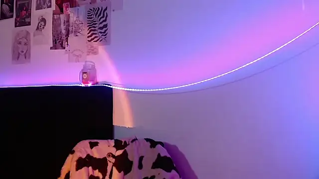 Snapshot of Coralinnee_ chatting on 02-06-25, 04:31 Coralinnee online show from 02-06-25, 04:31