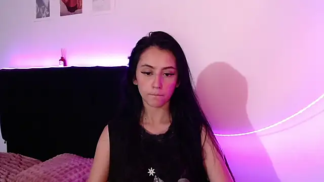 Snapshot of Coralinnee_ chatting on 03-19-25, 04:03 Coralinnee online show from 03-19-25, 04:03