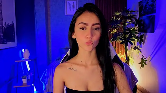 Coralinnee  online show from 06-16-26, 02:14