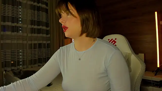 Snapshot of Elizabeth_Hottie_ chatting on 05-18-26, 11:21 Elizabeth Hottie online show from 05-18-26, 11:21