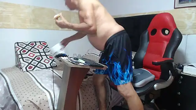 Snapshot of VALENTINO1983_ chatting on 11-01-25, 04:20 VALENTINO1983 online show from 11-01-25, 04:20