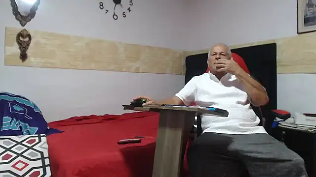 Snapshot of VALENTINO1983_ chatting on 02-12-26, 09:32 VALENTINO1983 online show from 02-12-26, 09:32