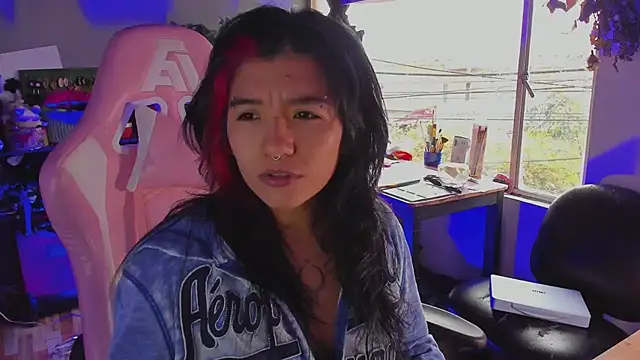 annie walker6 online show from 12-05-25, 08:05