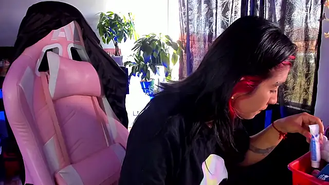 Snapshot of annie_walker6 chatting on 01-09-26, 02:42 annie walker6 online show from 01-09-26, 02:42