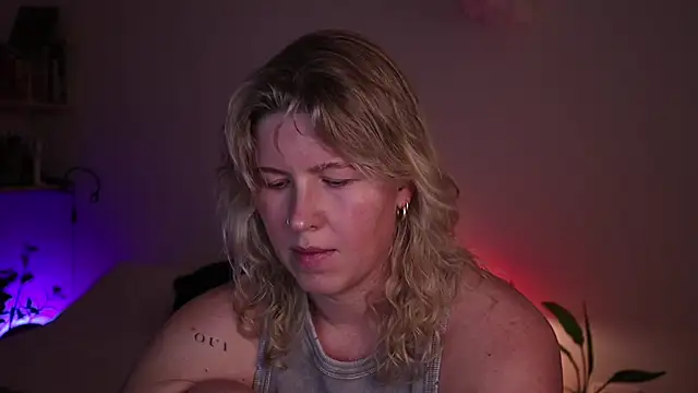 moonamii online show from 10-21-25, 05:13