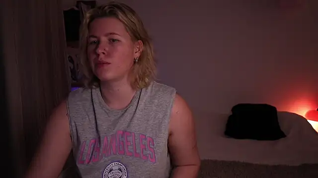 Snapshot of moonamii chatting on 01-05-26, 06:44 moonamii online show from 01-05-26, 06:44