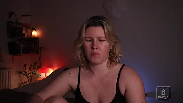 Snapshot of moonamii chatting on 02-24-26, 06:06 moonamii online show from 02-24-26, 06:06