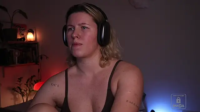 Snapshot of moonamii chatting on 03-04-26, 06:25 moonamii online show from 03-04-26, 06:25