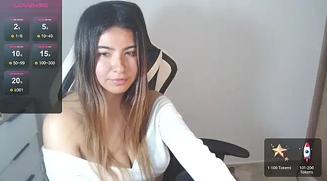 Snapshot of alice_middlee chatting on 02-05-25, 08:14 alice middlee online show from 02-05-25, 08:14