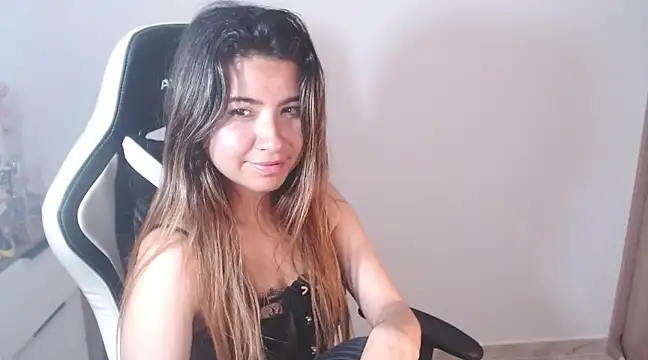 Snapshot of alice_middlee chatting on 02-06-25, 09:38 alice middlee online show from 02-06-25, 09:38