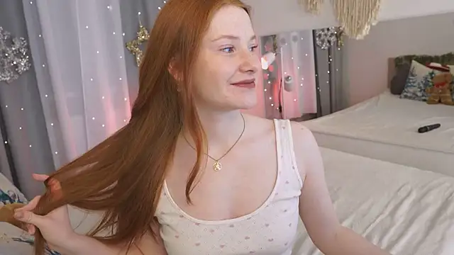 Snapshot of FiaMoor chatting on 12-22-25, 06:54 FiaMoor online show from 12-22-25, 06:54