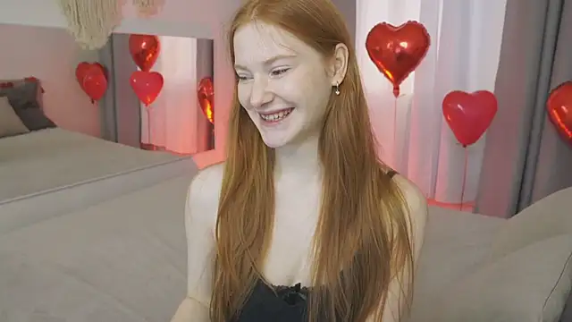 Snapshot of FiaMoor chatting on 02-11-26, 12:43 FiaMoor online show from 02-11-26, 12:43