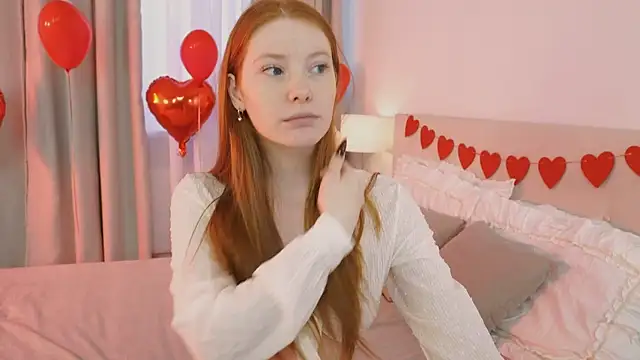 Snapshot of FiaMoor chatting on 02-12-26, 12:44 FiaMoor online show from 02-12-26, 12:44