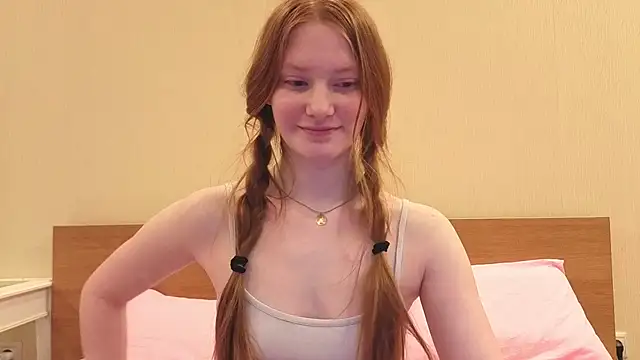 Snapshot of FiaMoor chatting on 03-12-26, 06:47 FiaMoor online show from 03-12-26, 06:47