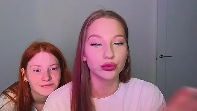 Snapshot of MiaKeler chatting on 02-07-25, 08:42 MiaKeler online show from 02-07-25, 08:42