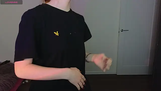 Snapshot of MiaKeler chatting on 02-08-25, 04:14 MiaKeler online show from 02-08-25, 04:14