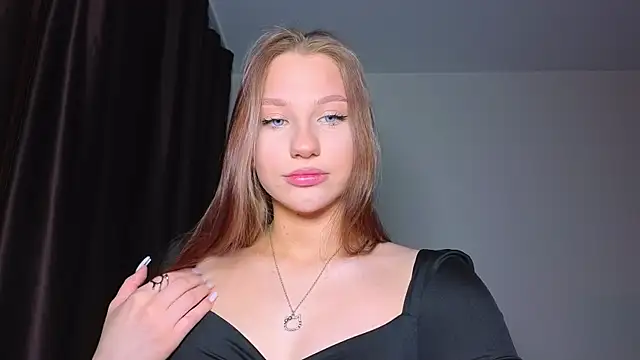 Snapshot of MiaKeler chatting on 02-12-25, 09:33 MiaKeler online show from 02-12-25, 09:33