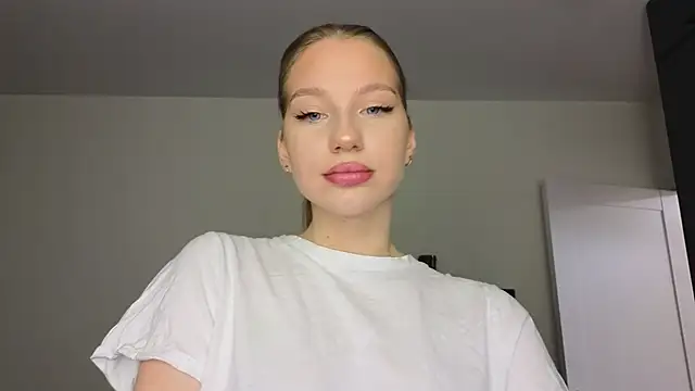 Snapshot of MiaKeler chatting on 02-20-25, 04:57 MiaKeler online show from 02-20-25, 04:57