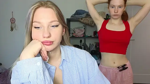 Snapshot of MiaKeler chatting on 03-12-25, 03:18 MiaKeler online show from 03-12-25, 03:18