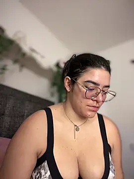 Lia flowers online show from 03-17-25, 11:00