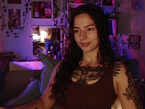 Snapshot of BeellyDance chatting on 10-20-25, 08:09 BeellyDance online show from 10-20-25, 08:09