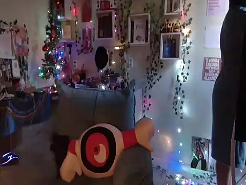 Snapshot of BeellyDance chatting on 12-13-25, 08:04 BeellyDance online show from 12-13-25, 08:04