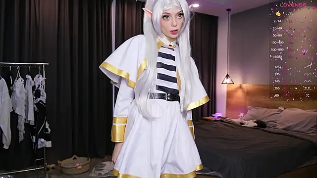 HolliWould  online show from 12-14-25, 08:09