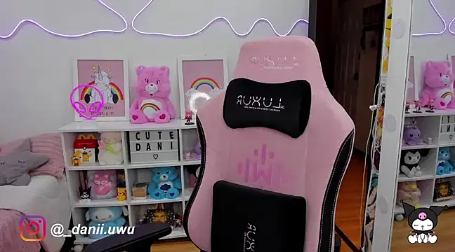 CuteDani  online show from 03-03-25, 08:16