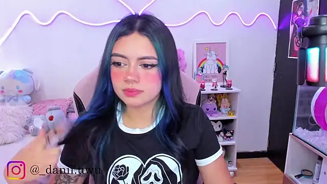 CuteDani  online show from 09-10-25, 09:04