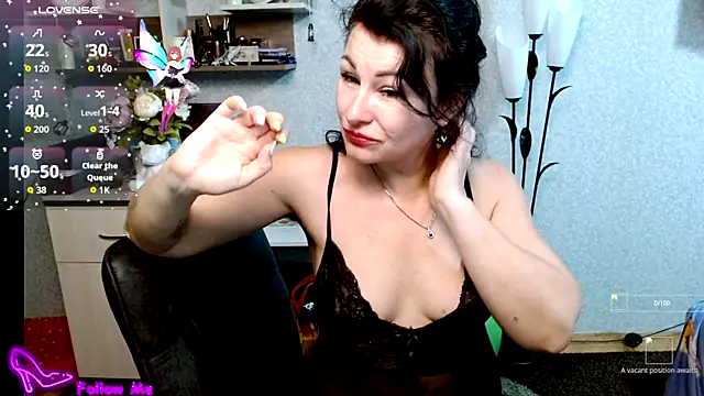 Snapshot of BeatriksS chatting on 11-18-25, 02:10 BeatriksS online show from 11-18-25, 02:10