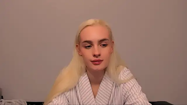 Snapshot of OliviaKisss chatting on 03-16-26, 08:02 OliviaKisss online show from 03-16-26, 08:02