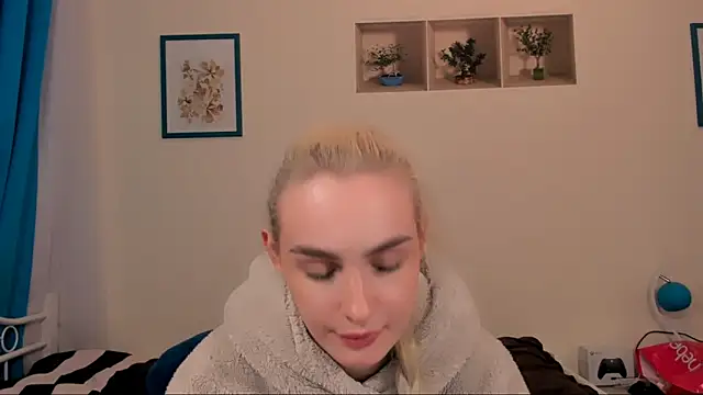Snapshot of OliviaKisss chatting on 04-19-26, 05:34 OliviaKisss online show from 04-19-26, 05:34