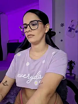 Snapshot of heyshaa chatting on 01-02-25, 11:06 heyshaa online show from 01-02-25, 11:06