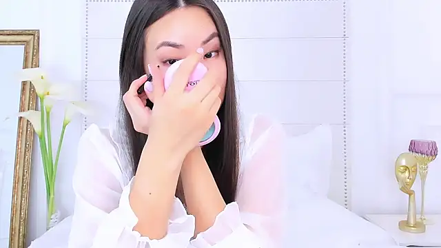 NaomiYuu online show from 02-07-25, 06:03